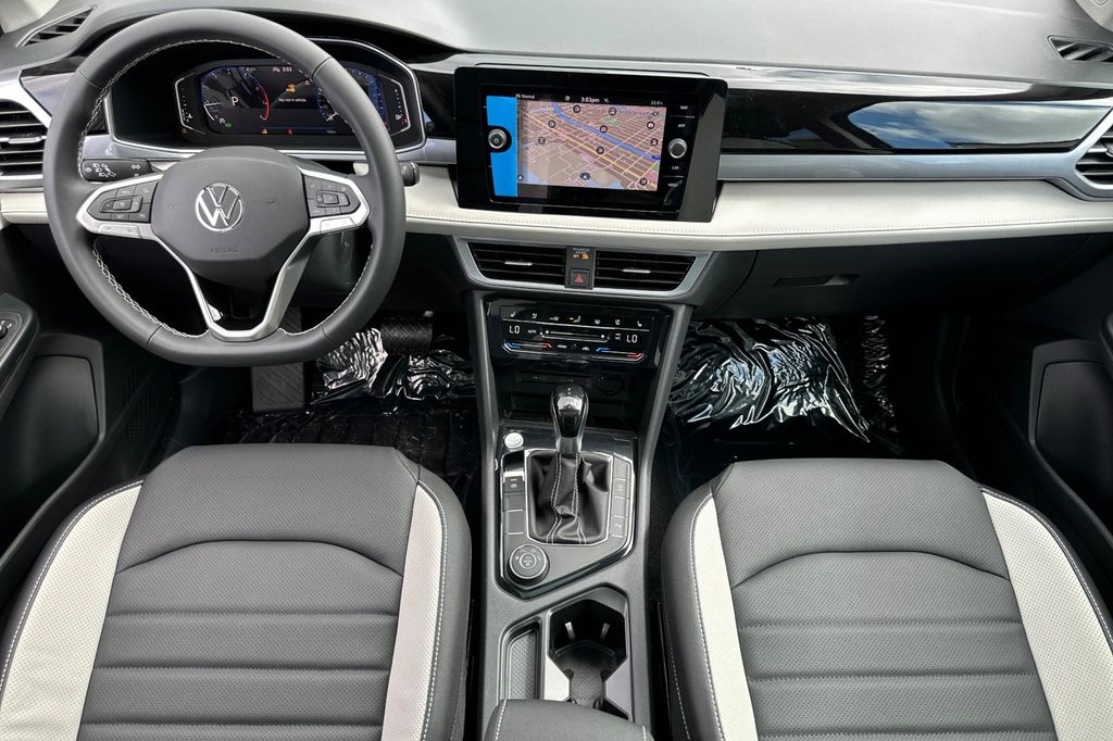 2025 Volkswagen Taos SEL - Photo 10