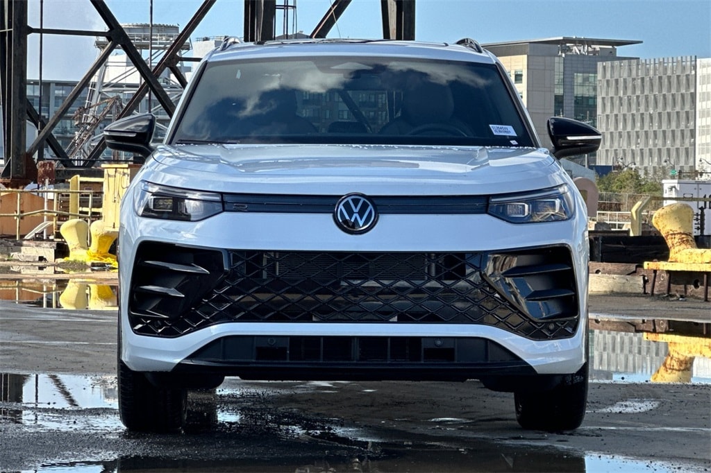 2026 Volkswagen Tiguan SE R-Line Black photo 4