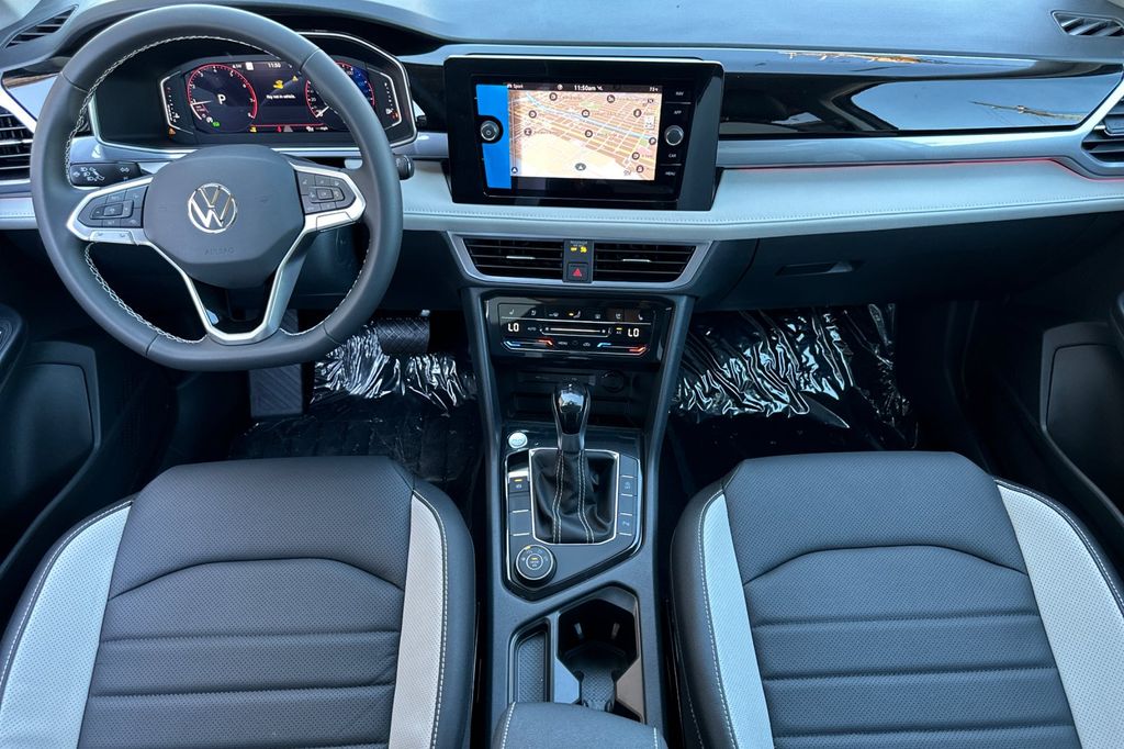 2025 Volkswagen Taos SEL - Photo 10