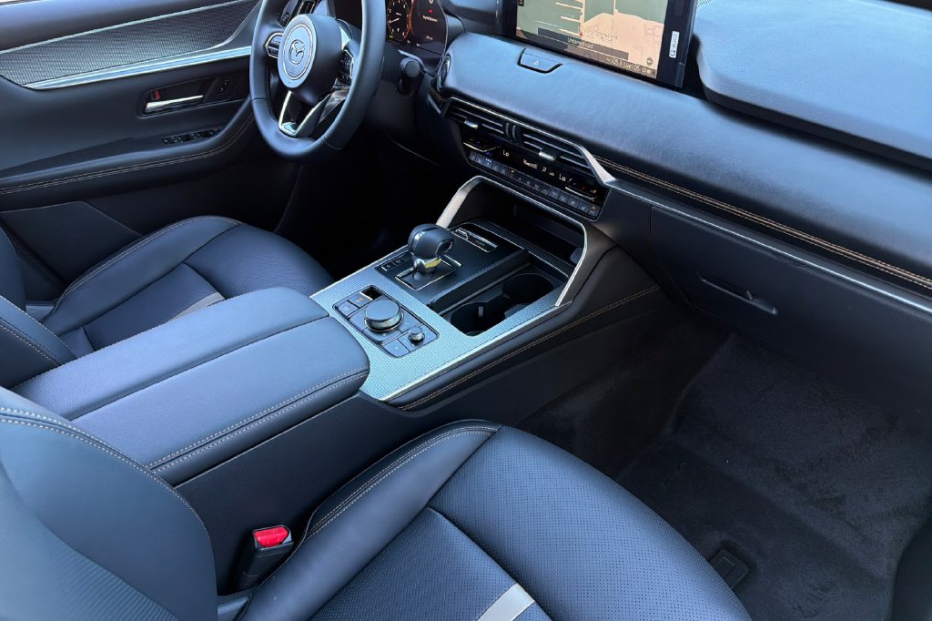 2026 Mazda CX-70 Premium Package - Photo 13