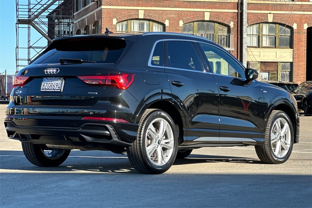 2022 Audi Q3 45 TFSI S line Premium photo 2