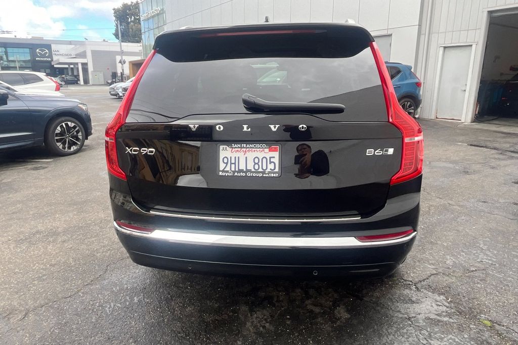 2023 Volvo XC90 B6 AWD Plus 7-Seater photo 5