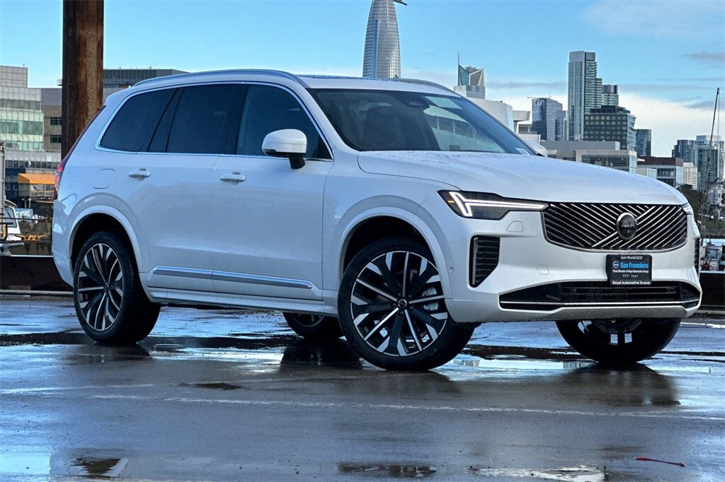 2025 Volvo XC90 B5 Plus photo 2