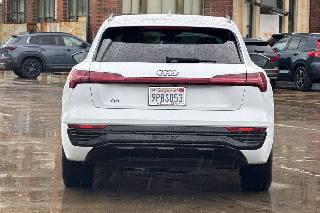 2024 Audi Q8 e-tron Premium photo 4