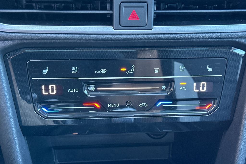 2025 Volkswagen Taos SEL - Photo 18