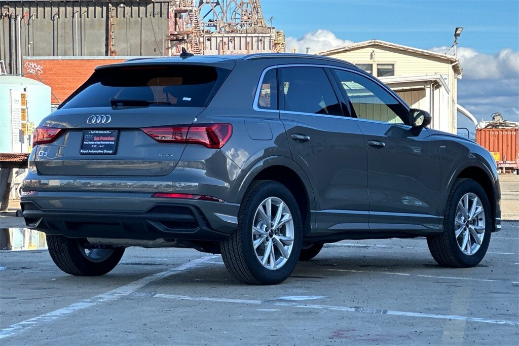 2025 Audi Q3 45 TFSI S line Premium photo 4