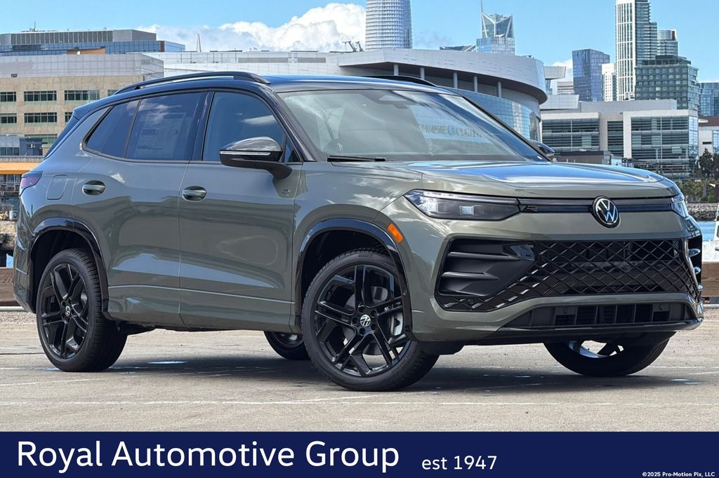 2026 Volkswagen Tiguan 2.0T SE R-Line Black 4Motion's photo