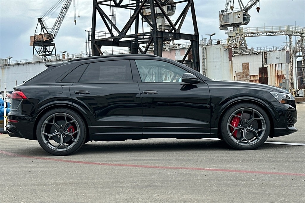 New 2025 Audi RS Q8 4.0T performance SUV