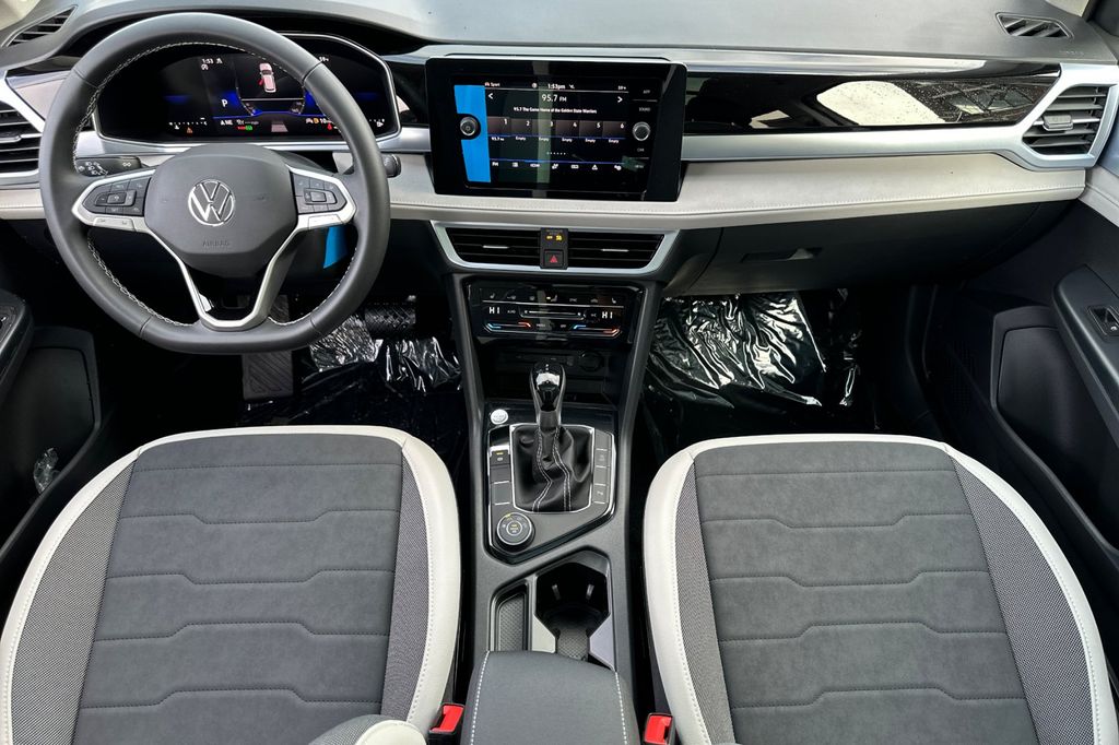 2026 Volkswagen Taos SE - Photo 10