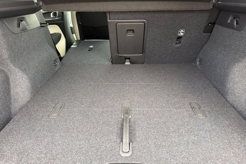 2026 Volvo XC40 Plus - Photo 15