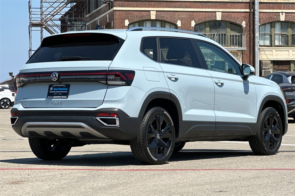 2025 Volkswagen Taos SE photo 4