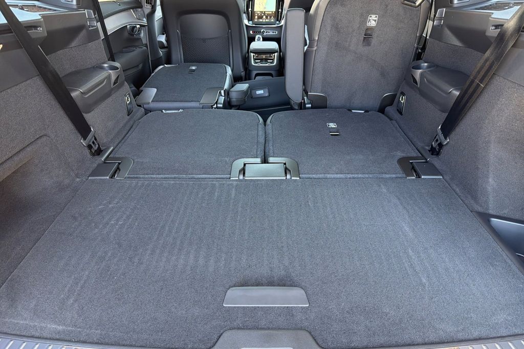 2026 Volvo XC90 Ultra - Photo 16