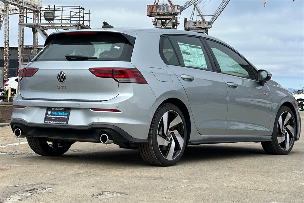 2025 Volkswagen Taos S photo 3