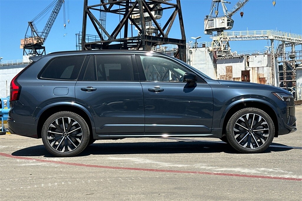 New 2026 Volvo XC90 plug-in hybrid T8 Ultra Dark Theme 7-Seater SUV