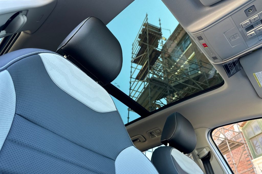 2025 Volkswagen Taos SEL - Photo 14