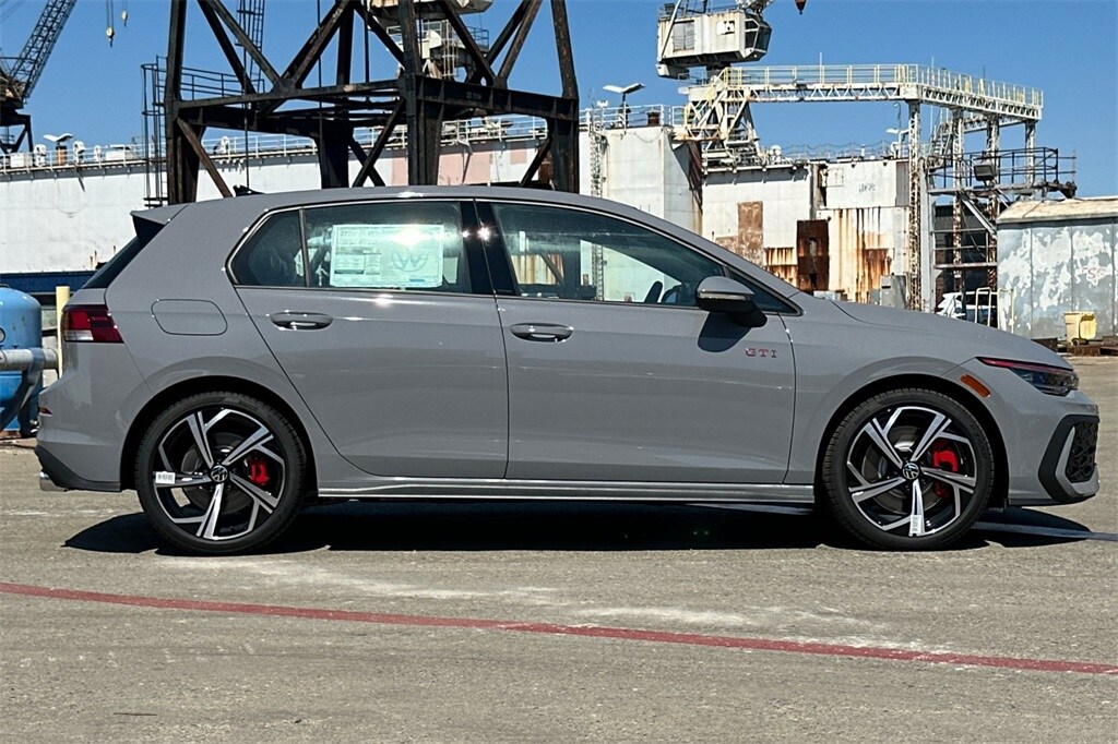 2025 Volkswagen Golf GTI SE photo 3