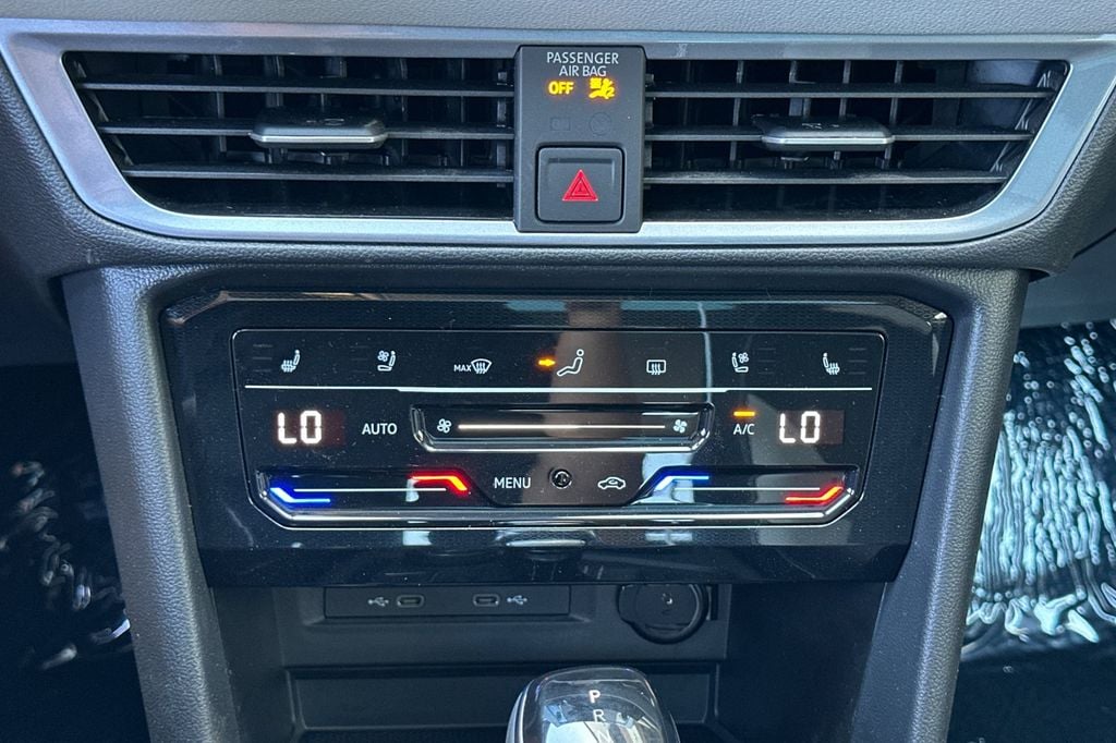 2025 Volkswagen Taos SEL - Photo 17