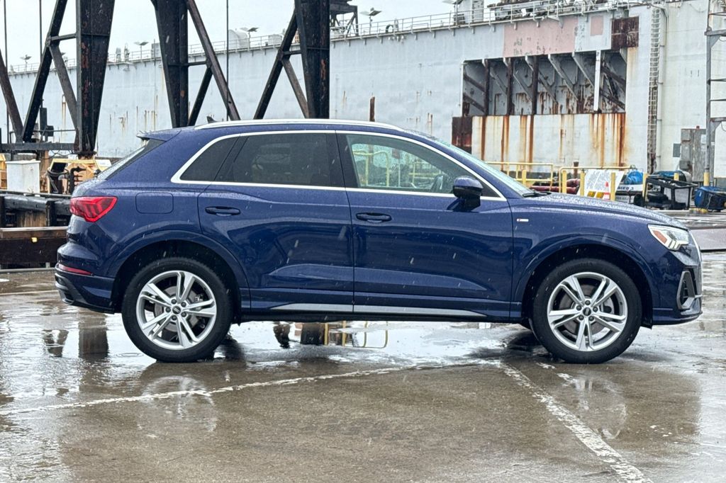 2022 Audi Q3 45 S line Premium photo 2