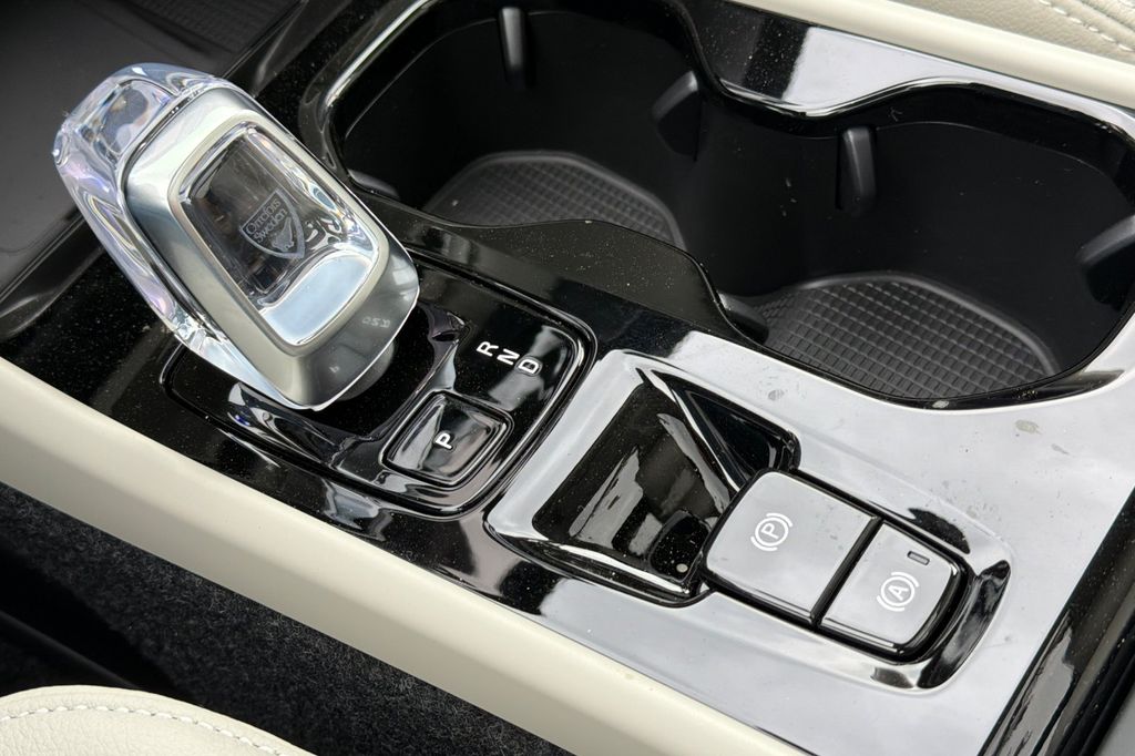 2026 Volvo XC40 Plus - Photo 22