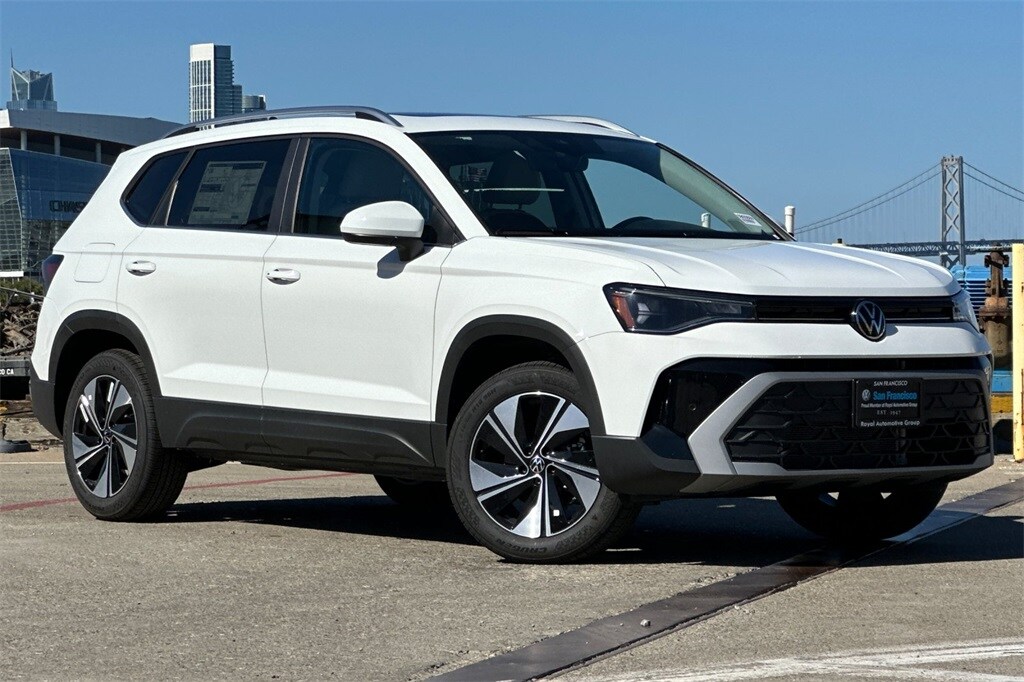 2025 Volkswagen Taos SE photo 2