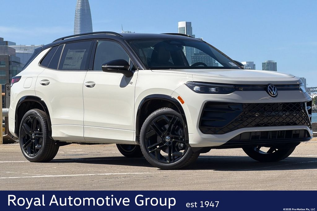 2026 Volkswagen Tiguan 2.0T SE R-Line Black 4Motion's photo
