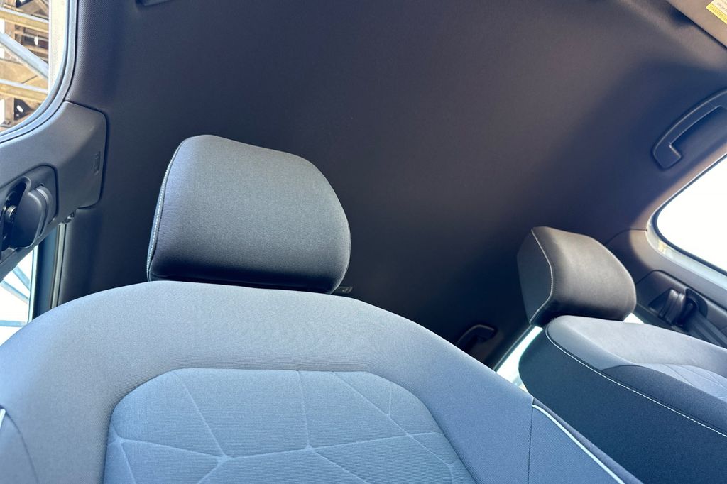 2025 Volkswagen Jetta Sport - Photo 13