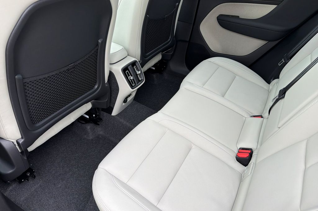 2026 Volvo XC40 Plus - Photo 12