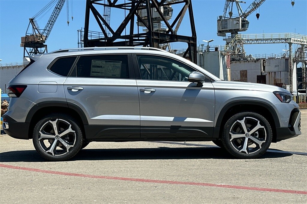 2025 Volkswagen Taos SEL photo 3