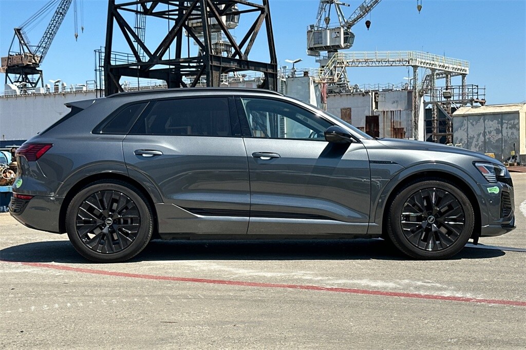 2024 Audi Q8 E-tron Prestige photo 3