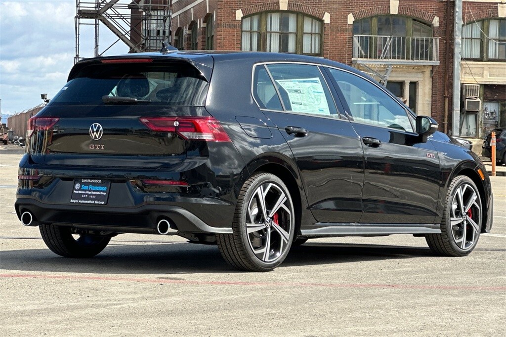 2025 Volkswagen Golf GTI SE photo 2