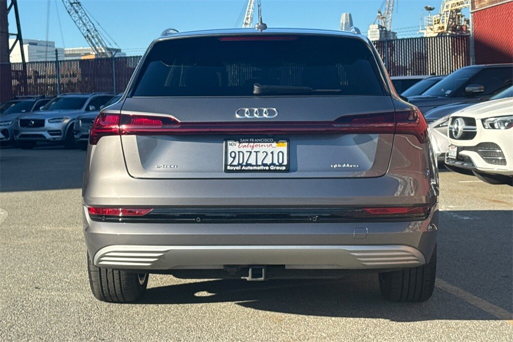 2023 Audi e-tron Premium Plus photo 2