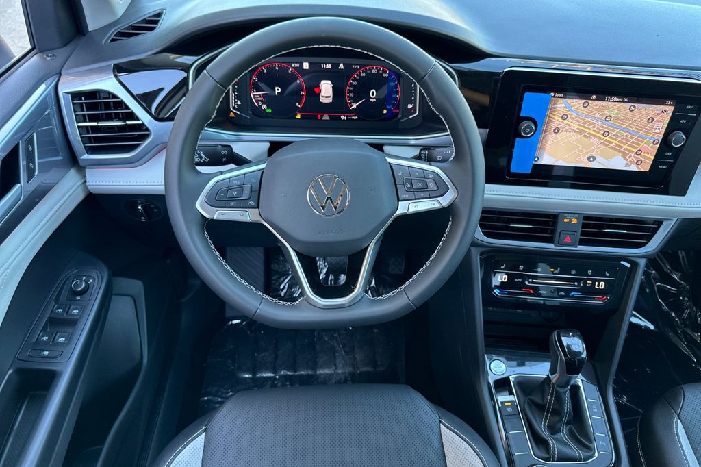 2025 Volkswagen Taos SEL - Photo 11