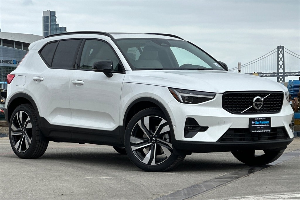 New 2026 Volvo XC40 B5 Ultra SUV