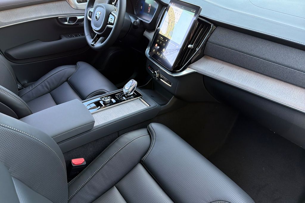 2026 Volvo XC90 Ultra - Photo 17