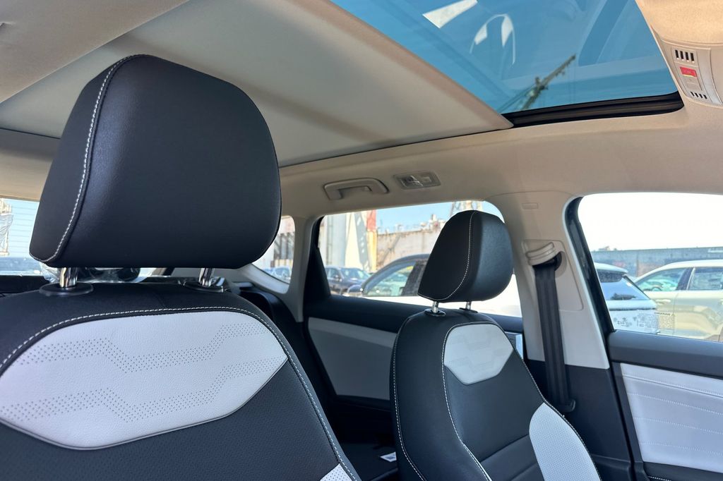 2025 Volkswagen Taos SEL - Photo 14