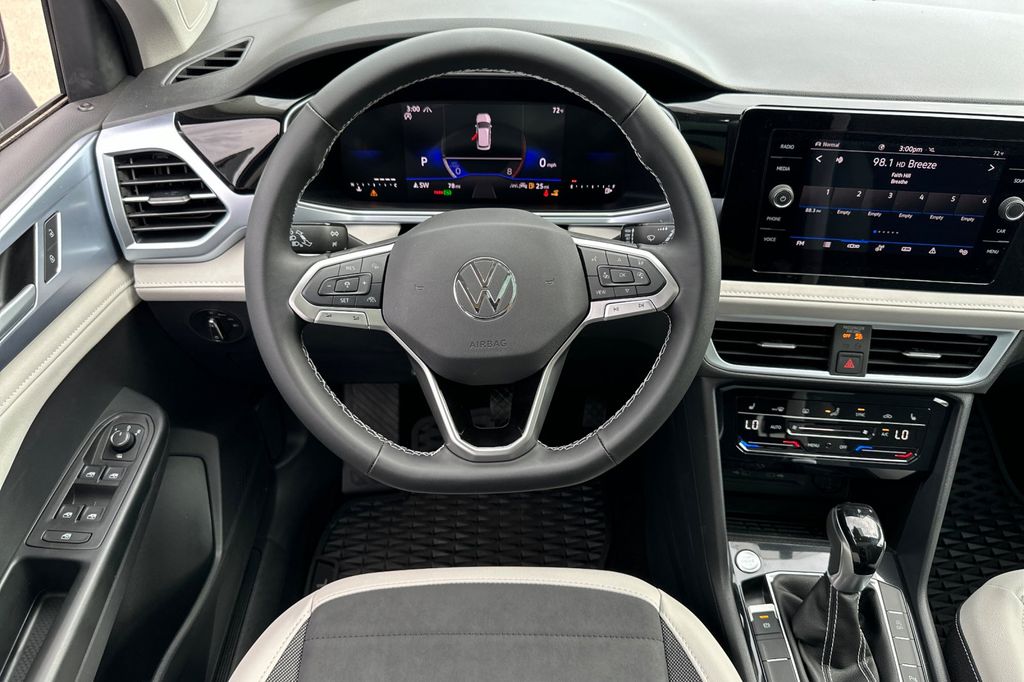2025 Volkswagen Taos SE - Photo 11