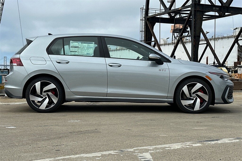 2025 Volkswagen Taos S photo 2