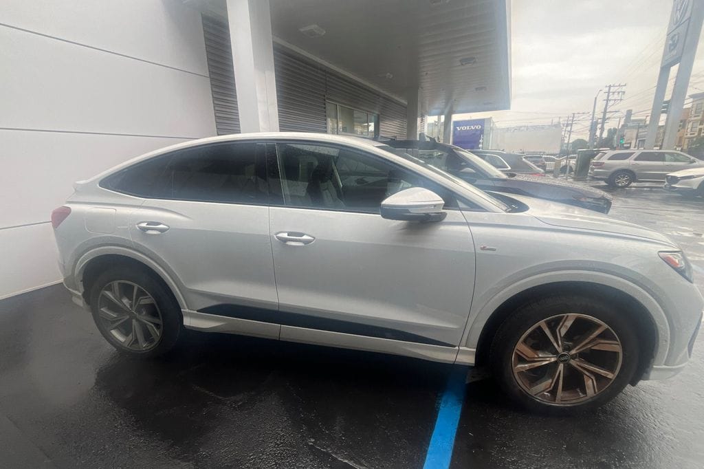 2024 Audi Q4 Sportback e-tron 50 Premium photo 3