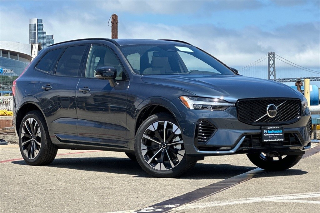 2026 Volvo XC60 Hybrid T8 Plus photo 2