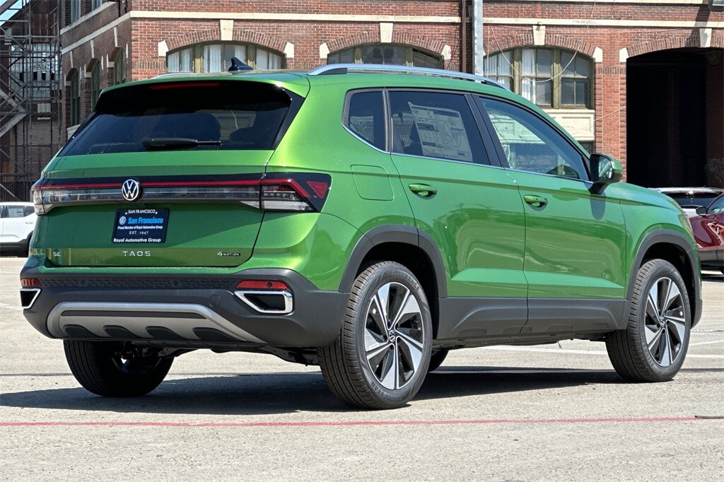2025 Volkswagen Taos SE photo 4