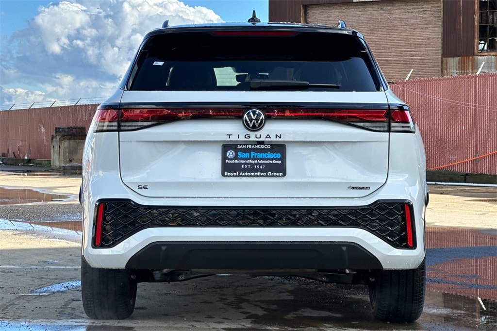 2026 Volkswagen Tiguan SE R-Line Black photo 3