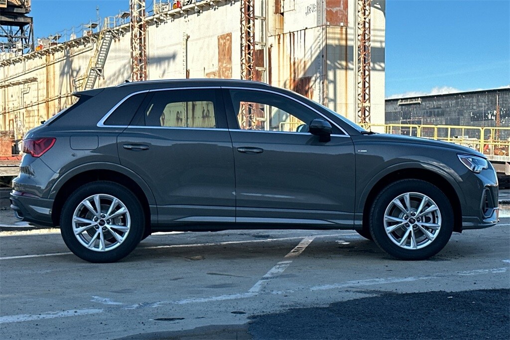 2025 Audi Q3 45 TFSI S line Premium photo 3