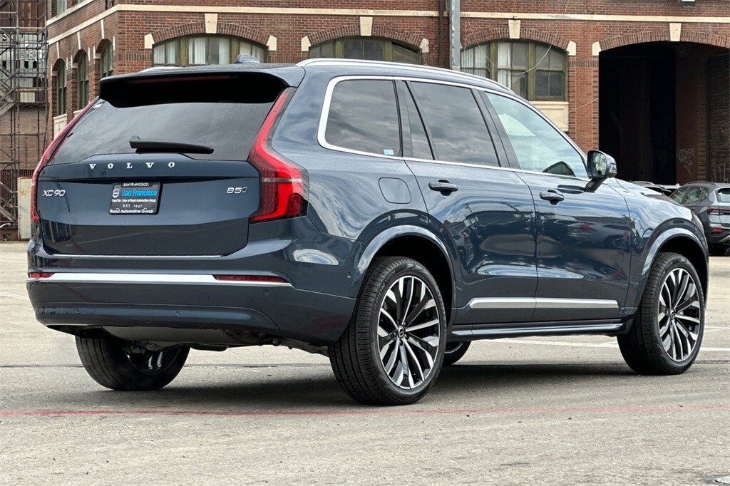 2026 Volvo XC90 B5 Plus photo 4