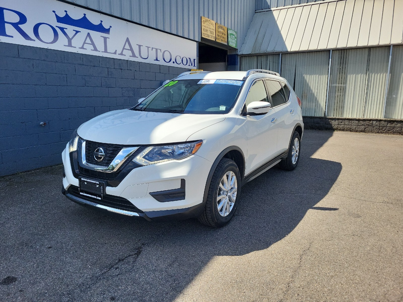 2020 Nissan Rogue SV photo 2
