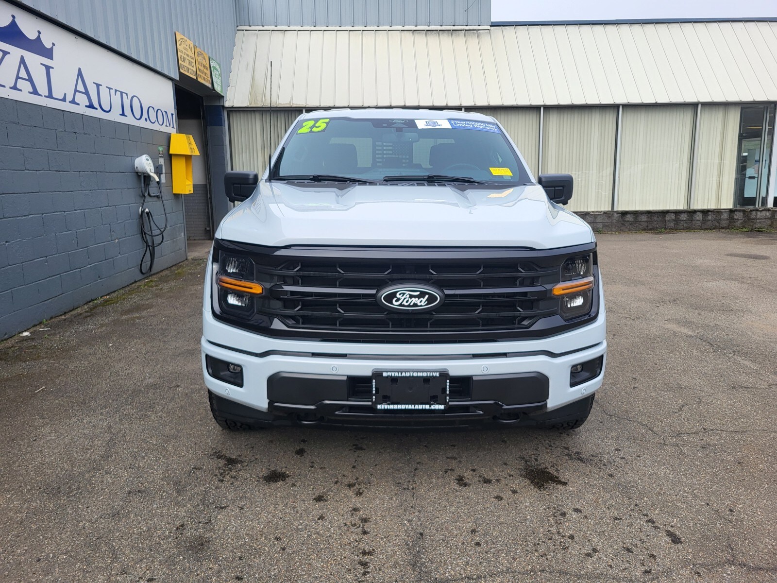2025 Ford F-150 XLT photo 3