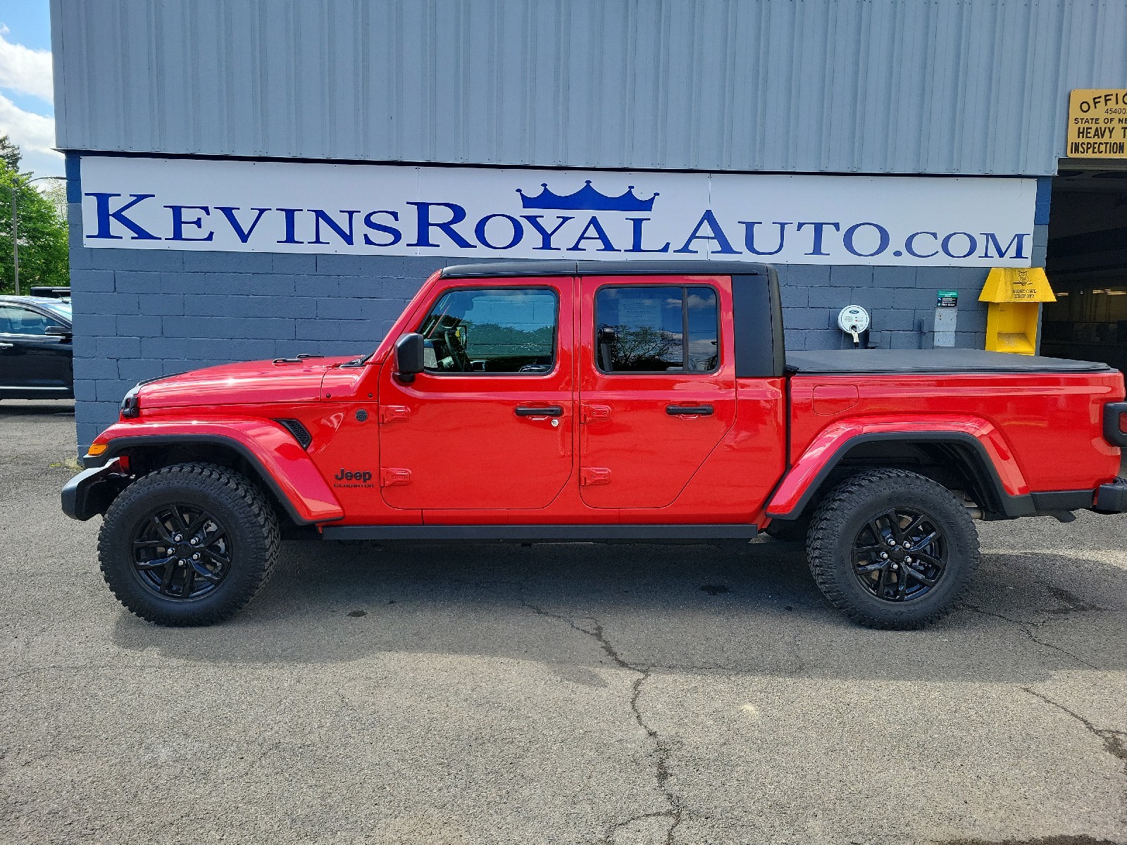 2022 Jeep Gladiator Sport S's photo