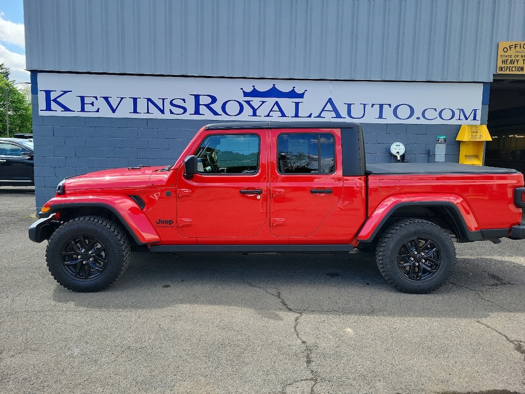 Used 2022 Jeep Gladiator Sport Truck Crew Cab
