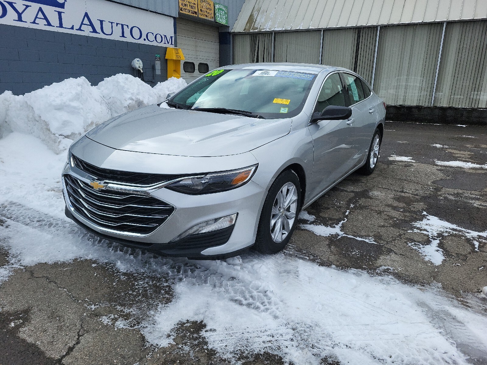 Used 2020 Chevrolet Malibu 1LT with VIN 1G1ZD5ST3LF034427 for sale in Owego, NY