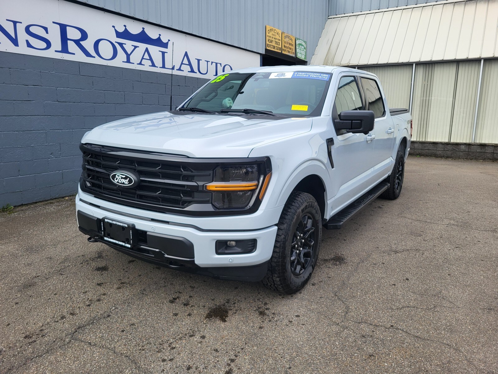2025 Ford F-150 XLT photo 2