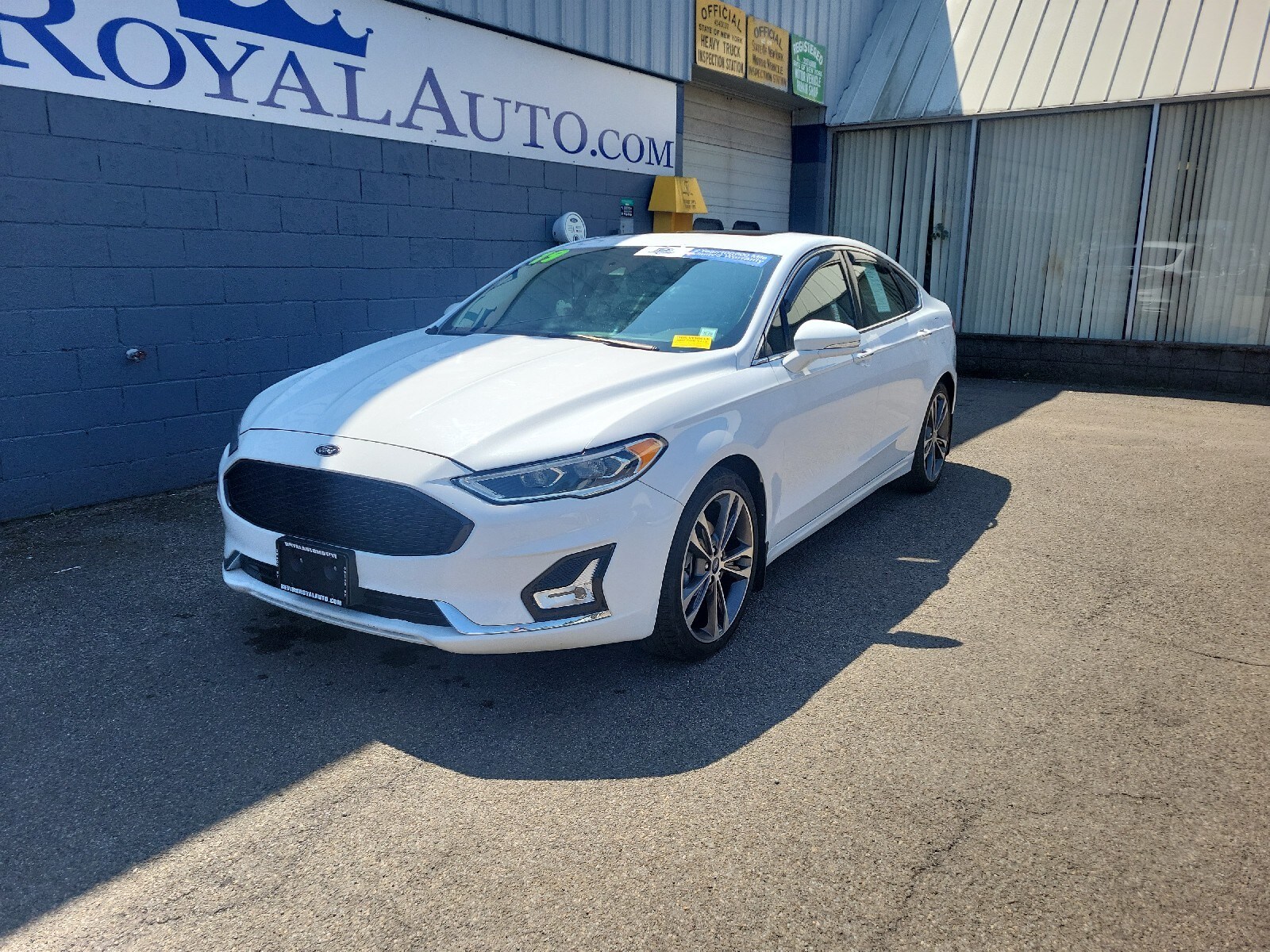 2019 Ford Fusion Titanium photo 2